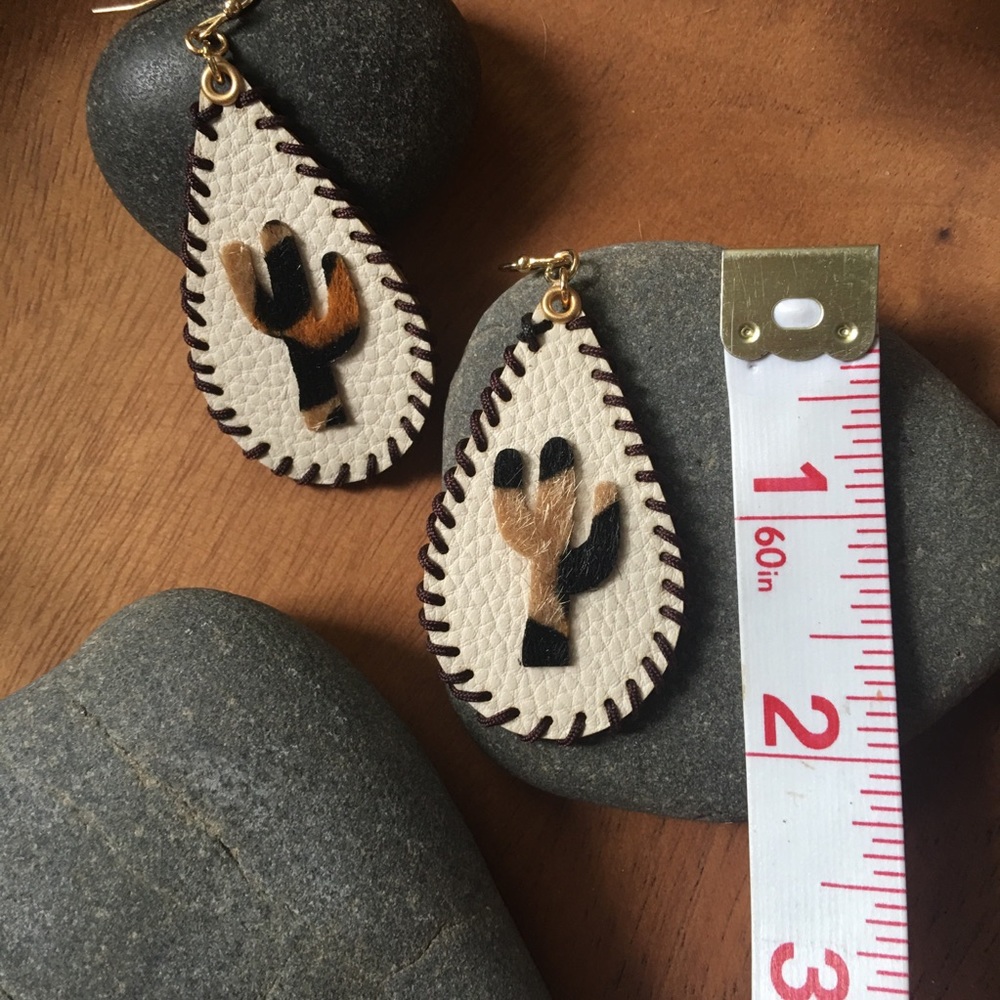 🌵See me grow cactus tear drop earrings - Picture 3 of 4
